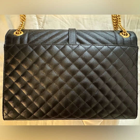 YSL shoulder bag in chevron/ diamond-quilted black leather. Gold Hardware - Picture 12 of 14